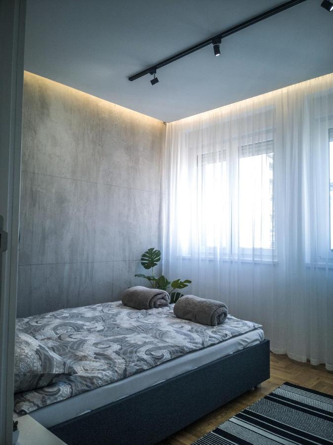 Raw Industrial City Apartment Szabadka Kültér fotó