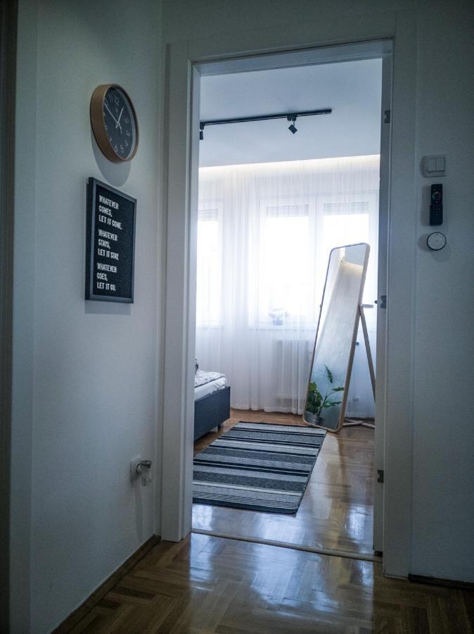 Raw Industrial City Apartment Szabadka Kültér fotó